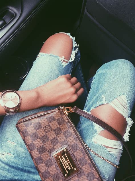 louis vuitton eva clutch outfit